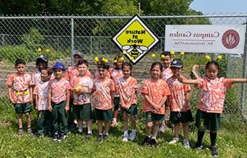 Elementary school students at RIC Bee Education field trip